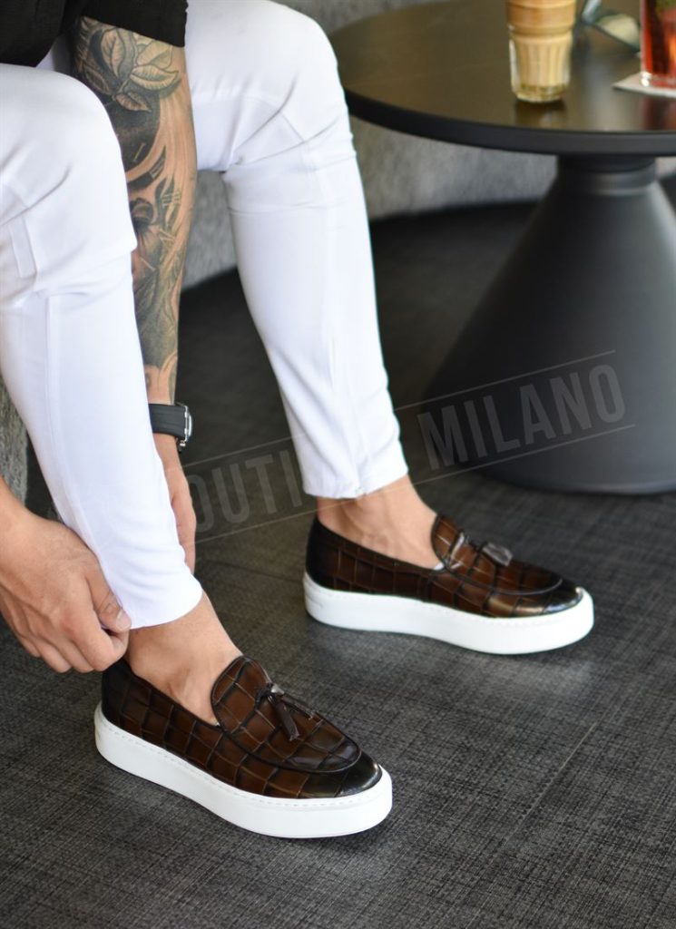 Мъжки спортни мокасини в кафяв цвят с крокодилски принт
