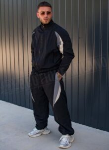 Мъжки подплатен спортен екип в черно oversized модел L9206-1Мъжки подплатен спортен екип в черно oversized модел L9206-1